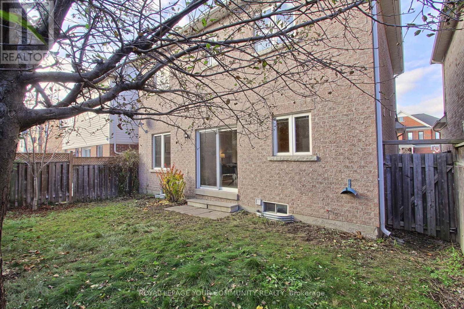 19 Chippingwood Manor, Aurora, Ontario  L4G 7R4 - Photo 26 - N12572382