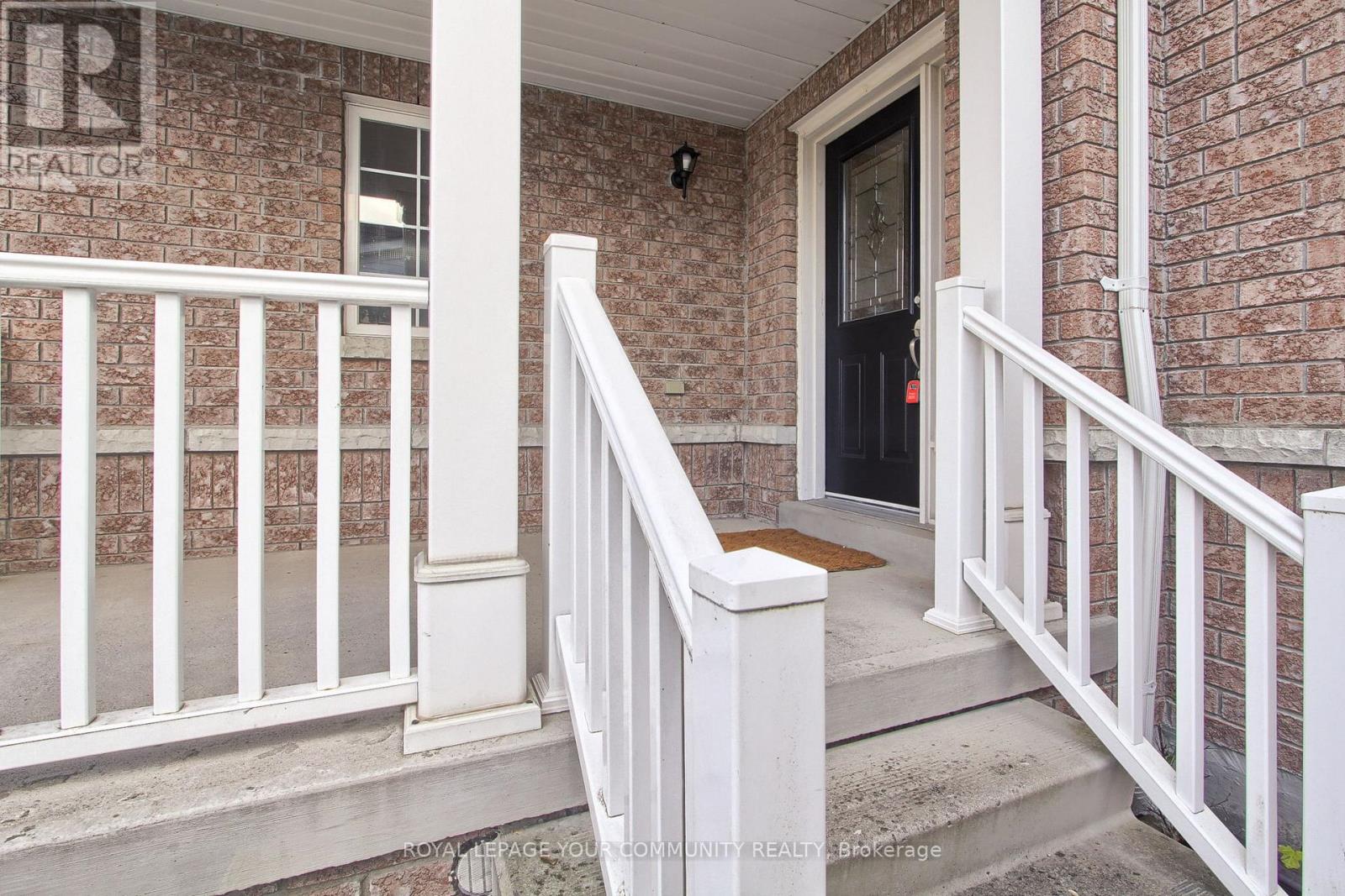 19 Chippingwood Manor, Aurora, Ontario  L4G 7R4 - Photo 3 - N12572382