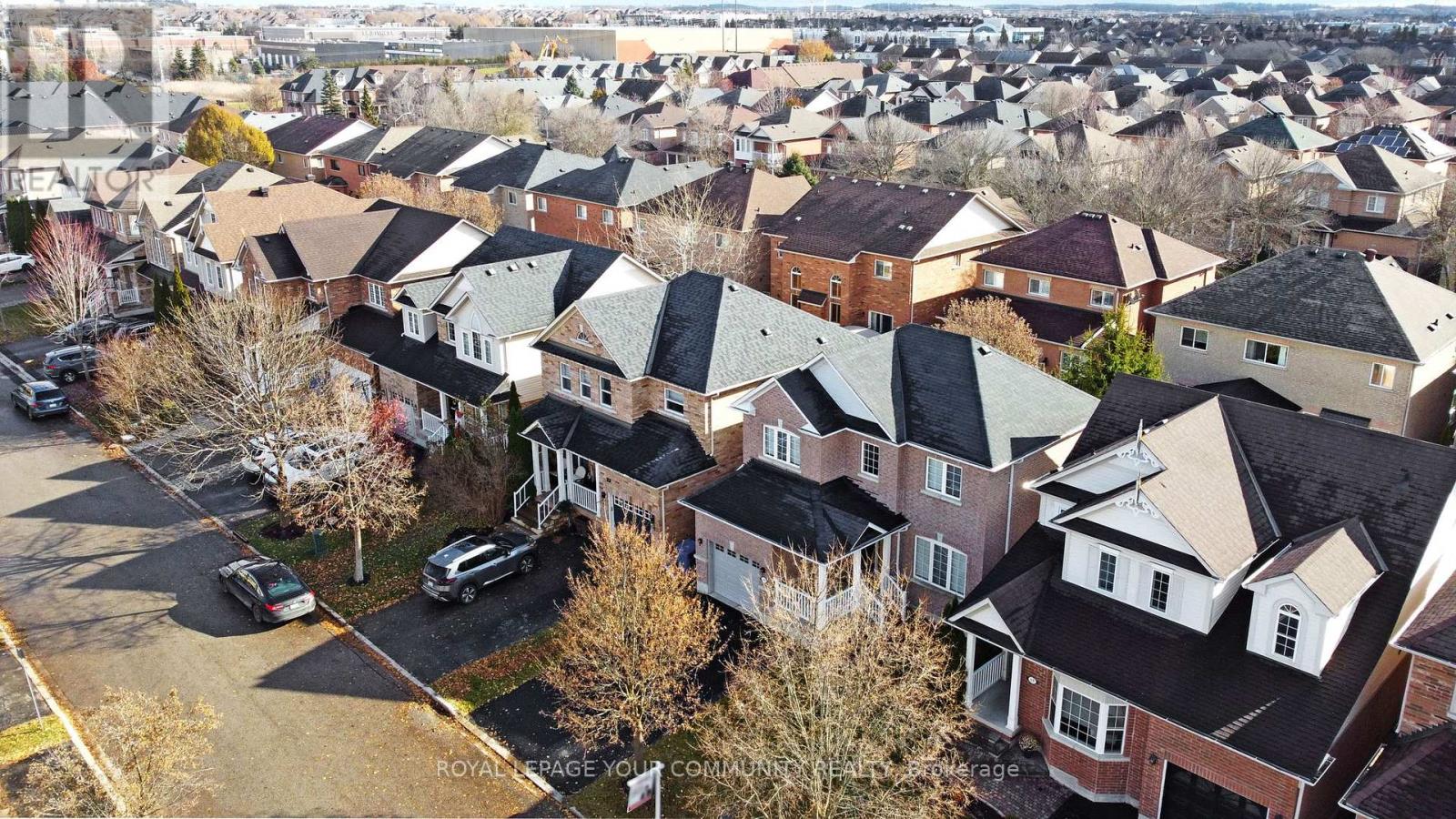 19 Chippingwood Manor, Aurora, Ontario  L4G 7R4 - Photo 30 - N12572382