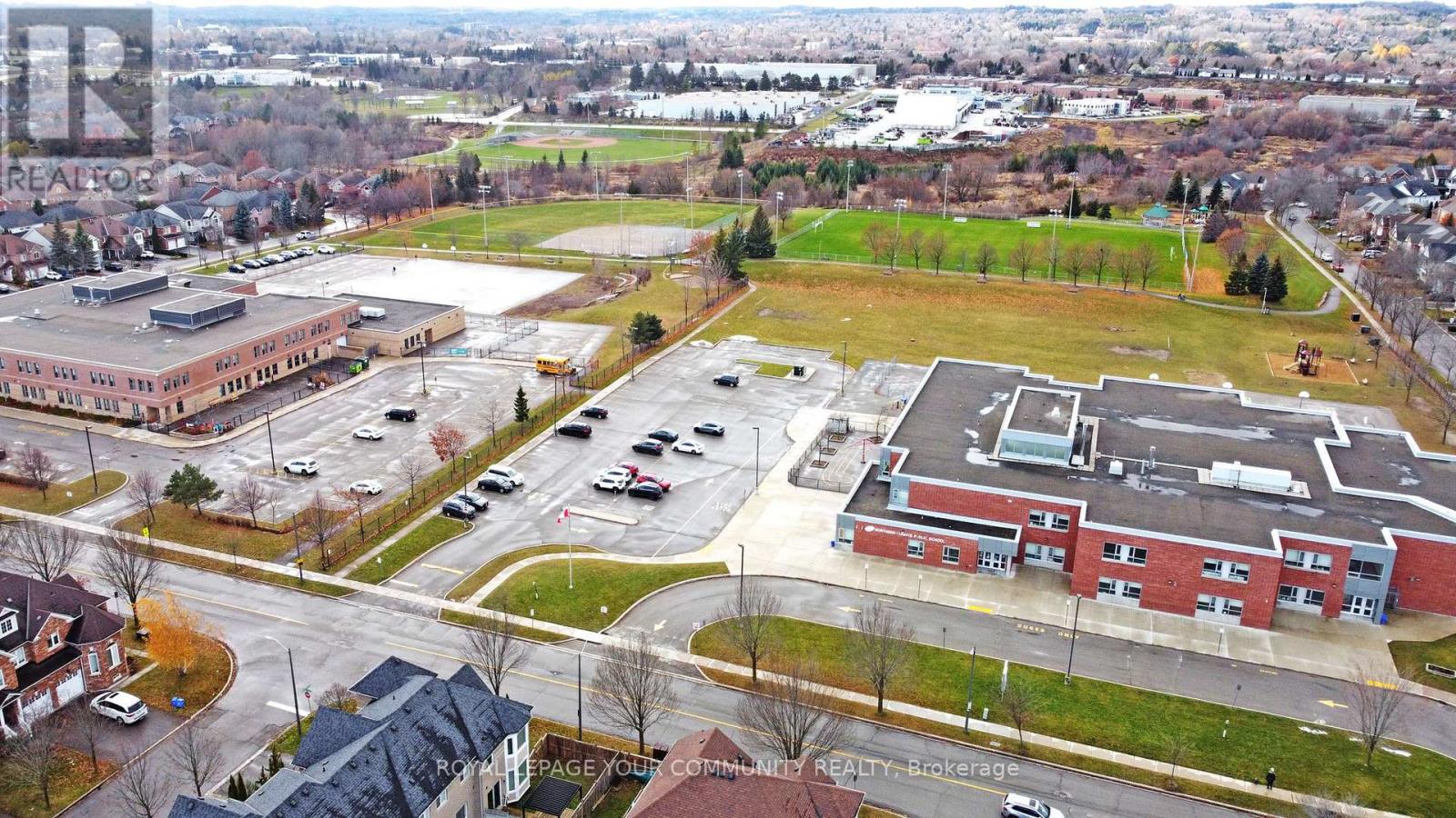 19 Chippingwood Manor, Aurora, Ontario  L4G 7R4 - Photo 33 - N12572382