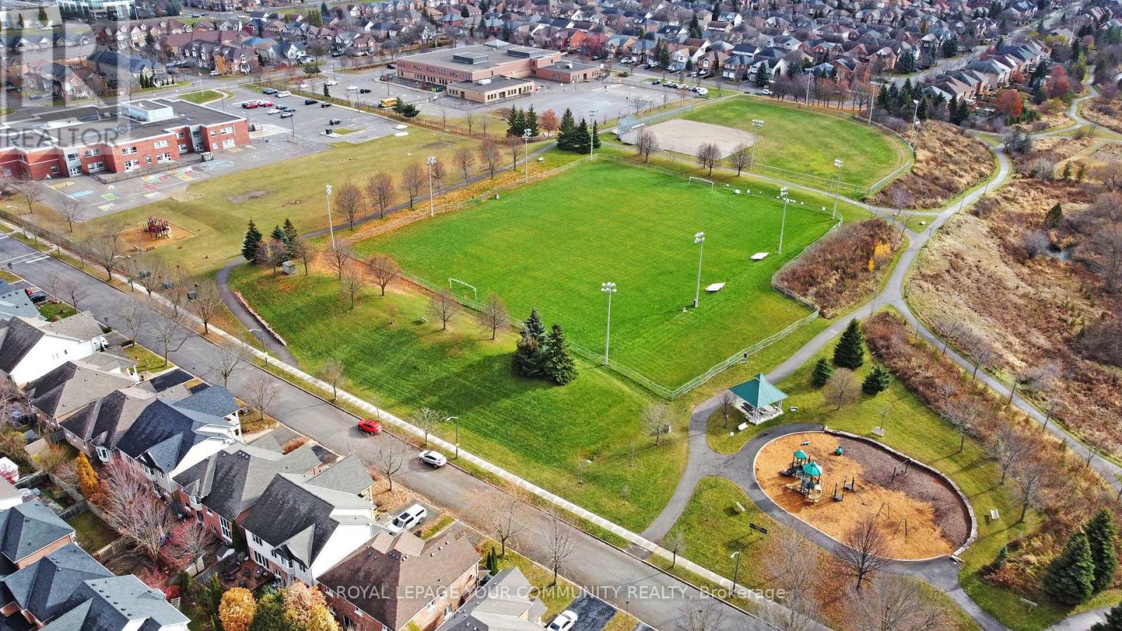 19 Chippingwood Manor, Aurora, Ontario  L4G 7R4 - Photo 34 - N12572382