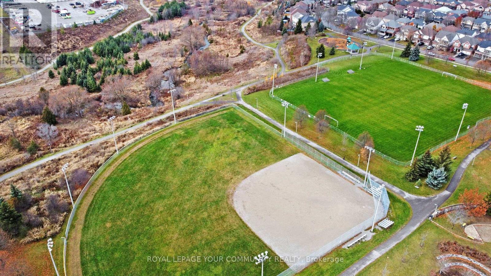 19 Chippingwood Manor, Aurora, Ontario  L4G 7R4 - Photo 36 - N12572382