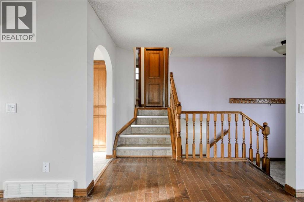 278 Shawnessy Drive Sw, Calgary, Alberta  T2Y 1M5 - Photo 8 - A2271710