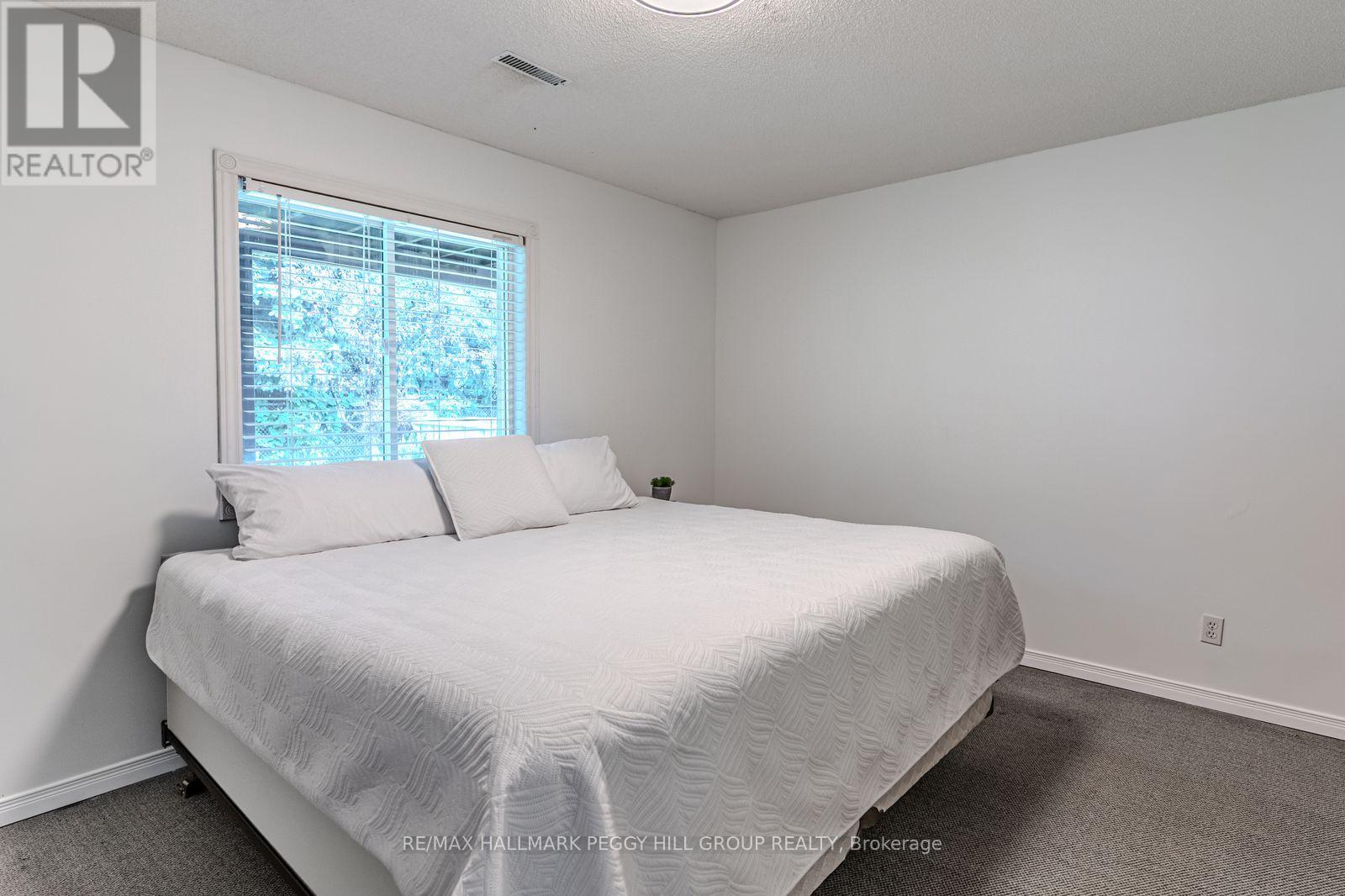 51 Golden Eagle Way, Barrie (Little Lake), Ontario  L4M 6P8 - Photo 13 - S12572328