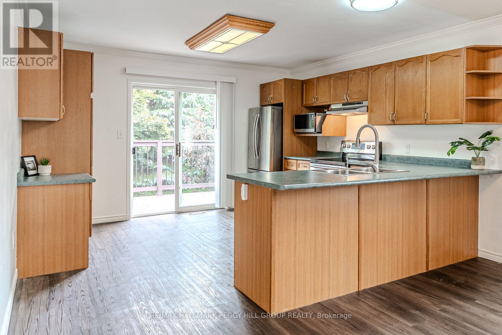 51 Golden Eagle Way, Barrie (Little Lake), Ontario  L4M 6P8 - Photo 5 - S12572328