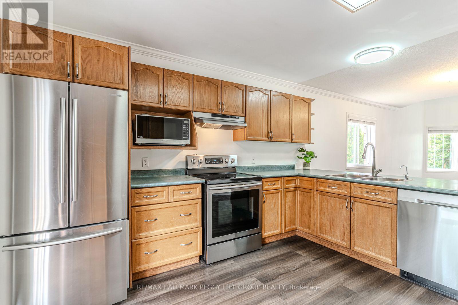 51 Golden Eagle Way, Barrie (Little Lake), Ontario  L4M 6P8 - Photo 6 - S12572328