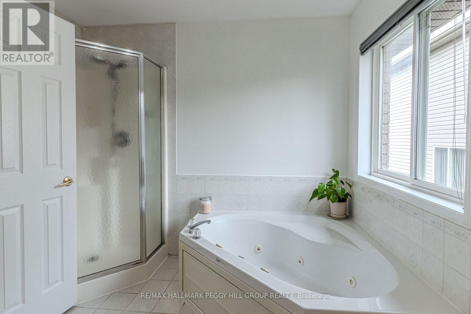 51 Golden Eagle Way, Barrie (Little Lake), Ontario  L4M 6P8 - Photo 8 - S12572328