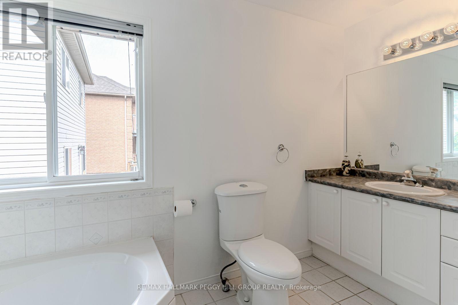 51 Golden Eagle Way, Barrie (Little Lake), Ontario  L4M 6P8 - Photo 9 - S12572328