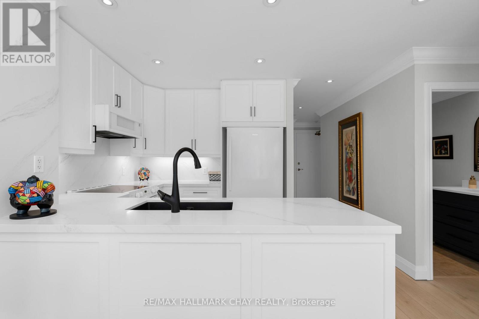 1205 - 6 Toronto Street, Barrie (City Centre), Ontario L4N 9R2 - Photo 10 - S12572384