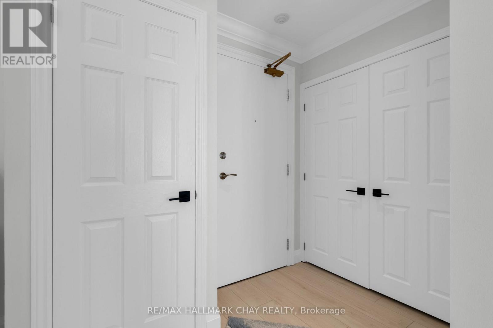 1205 - 6 Toronto Street, Barrie (City Centre), Ontario L4N 9R2 - Photo 5 - S12572384