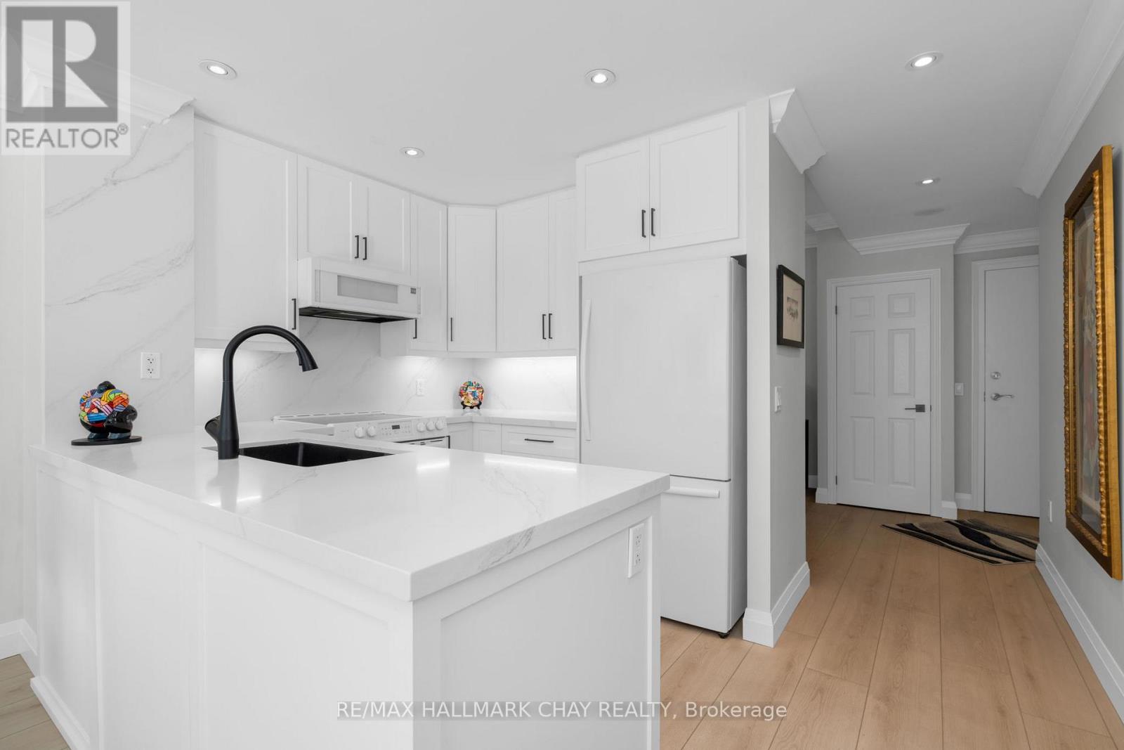 1205 - 6 Toronto Street, Barrie (City Centre), Ontario L4N 9R2 - Photo 9 - S12572384