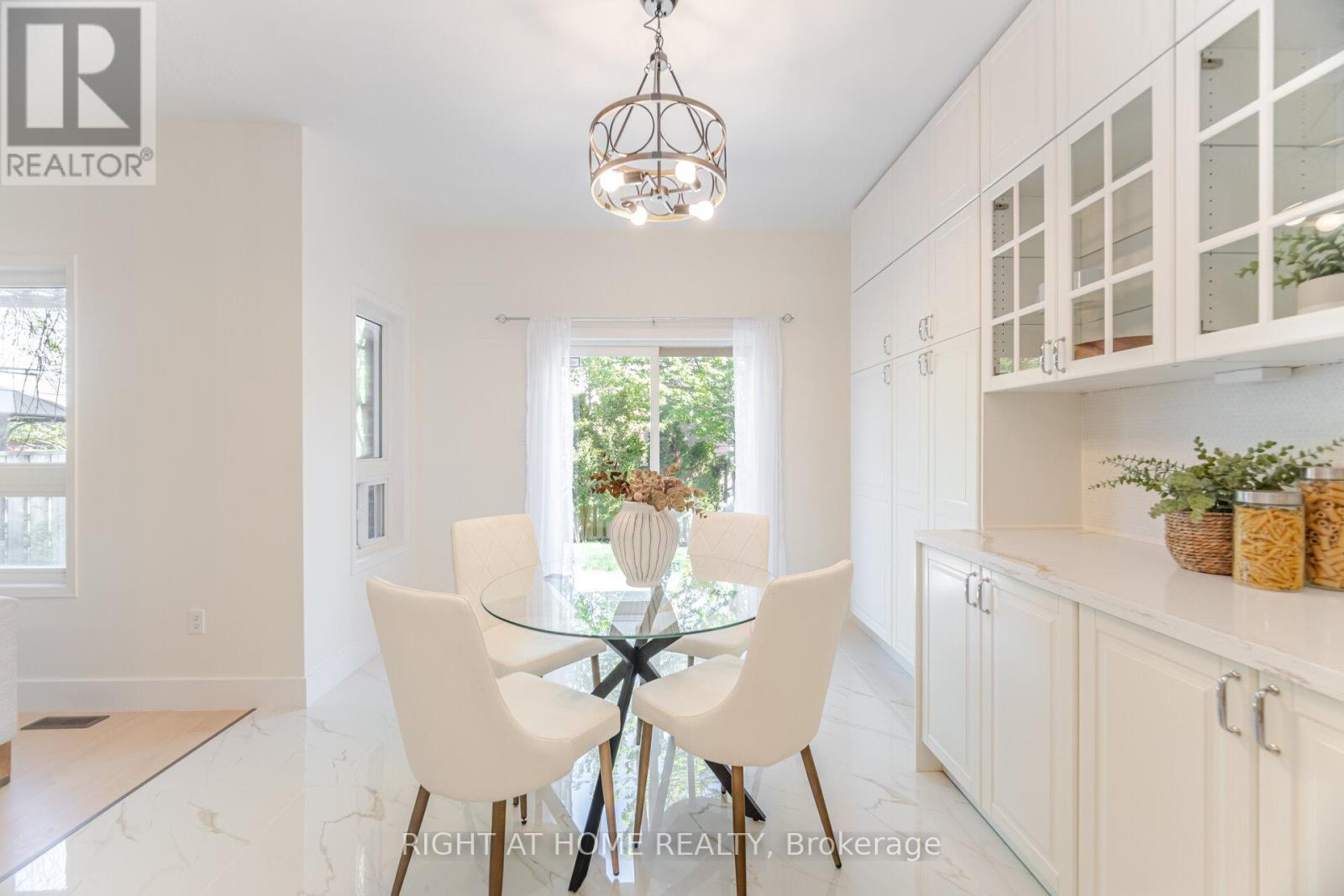 514 Huntington Ridge Drive, Mississauga, Ontario  L5R 2X7 - Photo 14 - W12572296