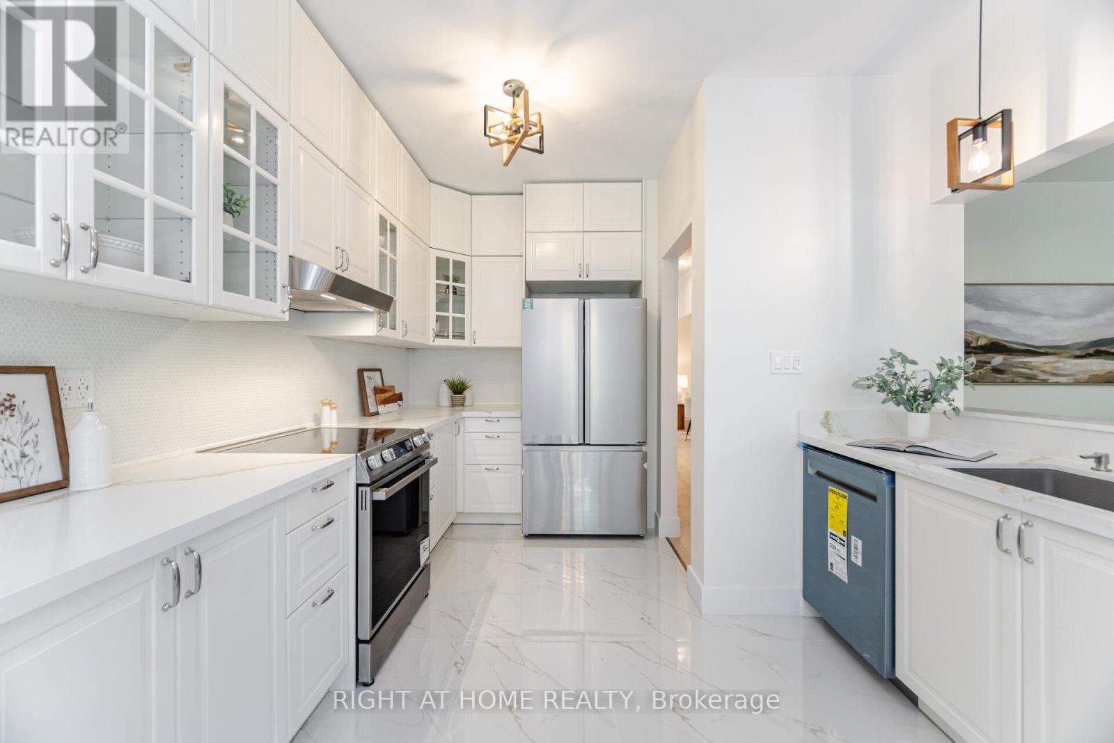 514 Huntington Ridge Drive, Mississauga, Ontario  L5R 2X7 - Photo 17 - W12572296