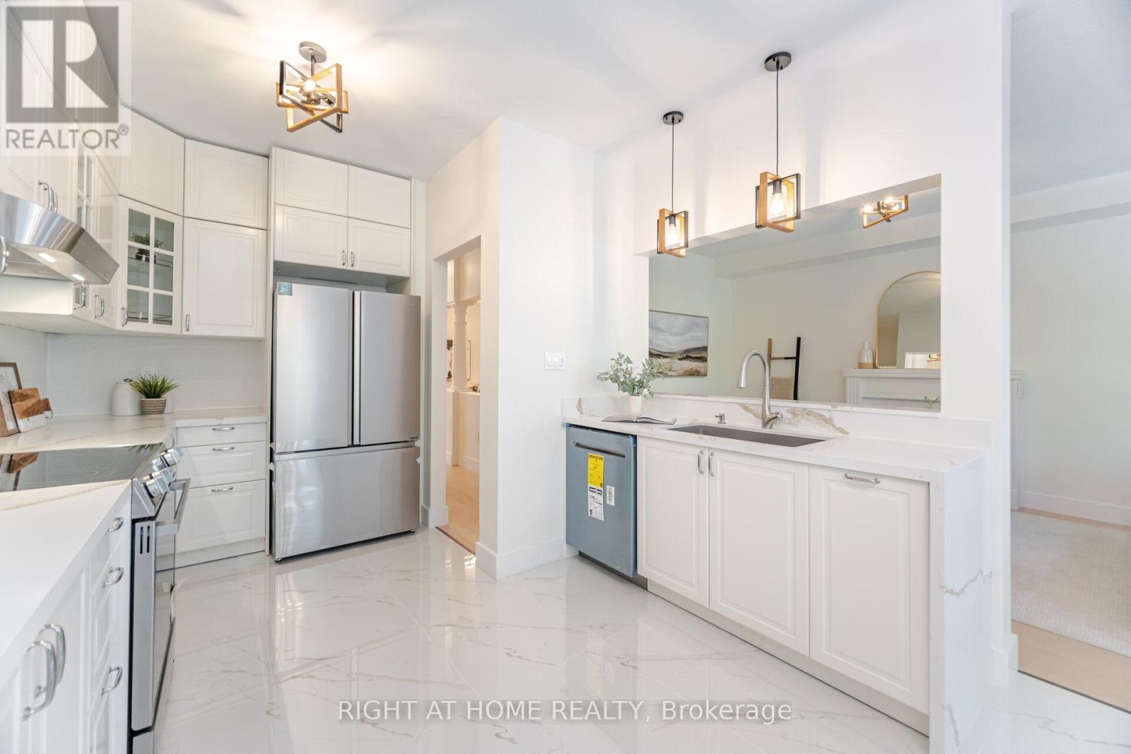 514 Huntington Ridge Drive, Mississauga, Ontario  L5R 2X7 - Photo 19 - W12572296