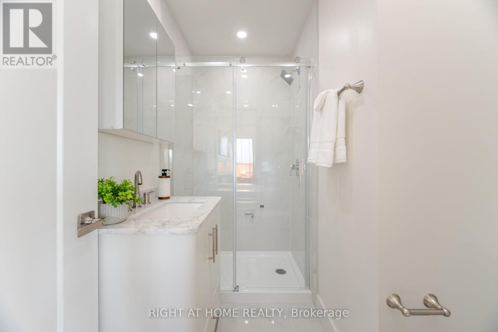 514 Huntington Ridge Drive, Mississauga, Ontario  L5R 2X7 - Photo 35 - W12572296