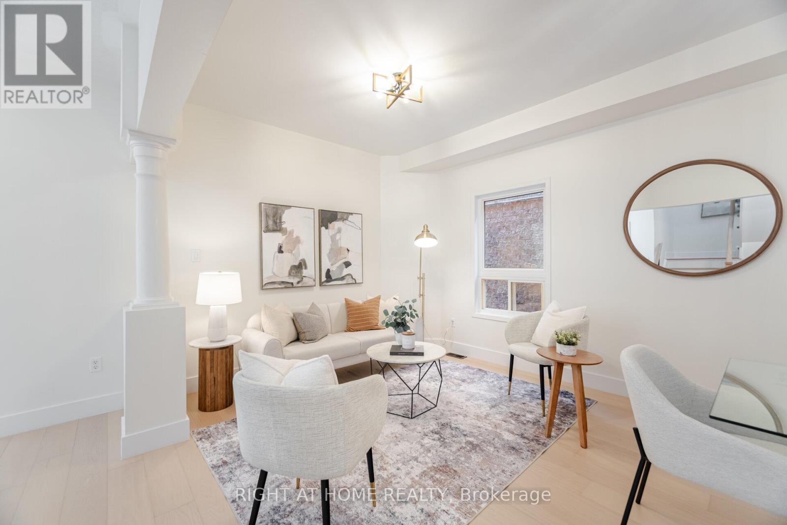 514 Huntington Ridge Drive, Mississauga, Ontario  L5R 2X7 - Photo 6 - W12572296