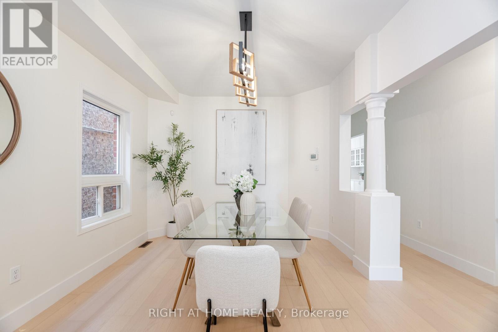 514 Huntington Ridge Drive, Mississauga, Ontario  L5R 2X7 - Photo 8 - W12572296