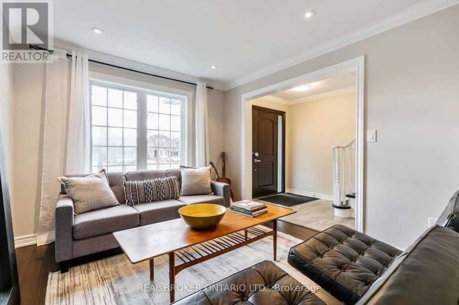 2369 Proudfoot Trail, Oakville, Ontario  L6M 4X9 - Photo 3 - W12572312