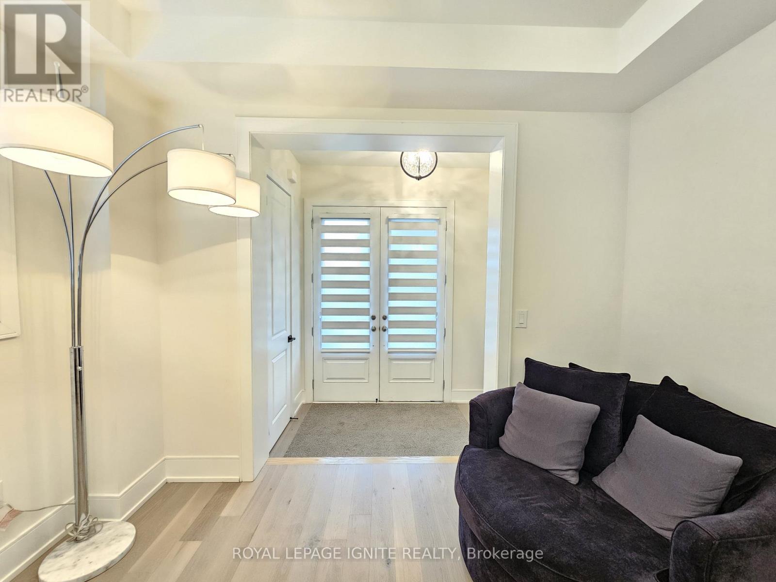 48 Duxbury Road, Brampton, Ontario  L6R 4E3 - Photo 2 - W12572318