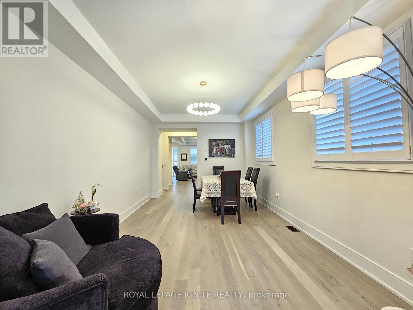 48 Duxbury Road, Brampton, Ontario  L6R 4E3 - Photo 3 - W12572318