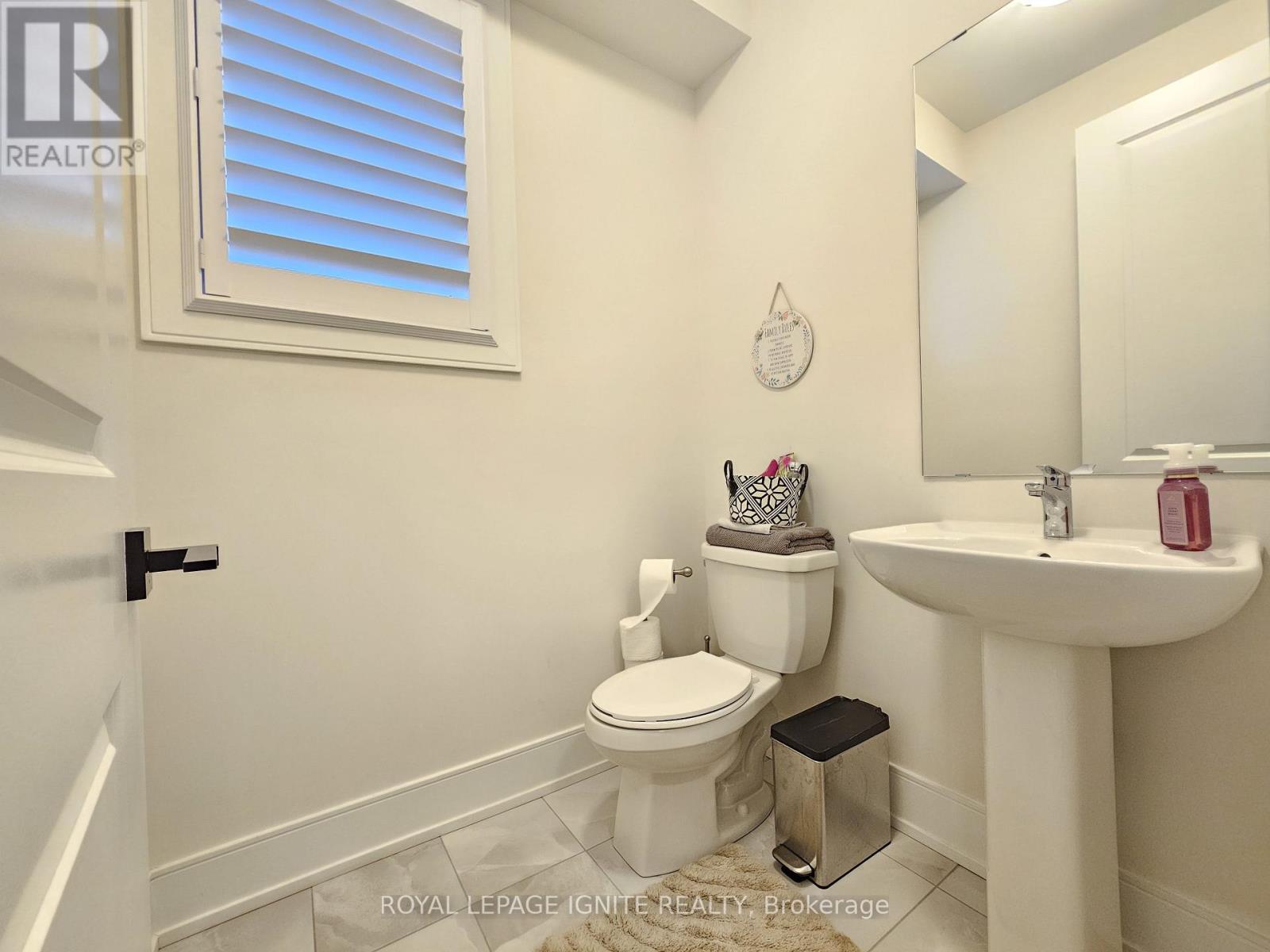 48 Duxbury Road, Brampton, Ontario  L6R 4E3 - Photo 6 - W12572318