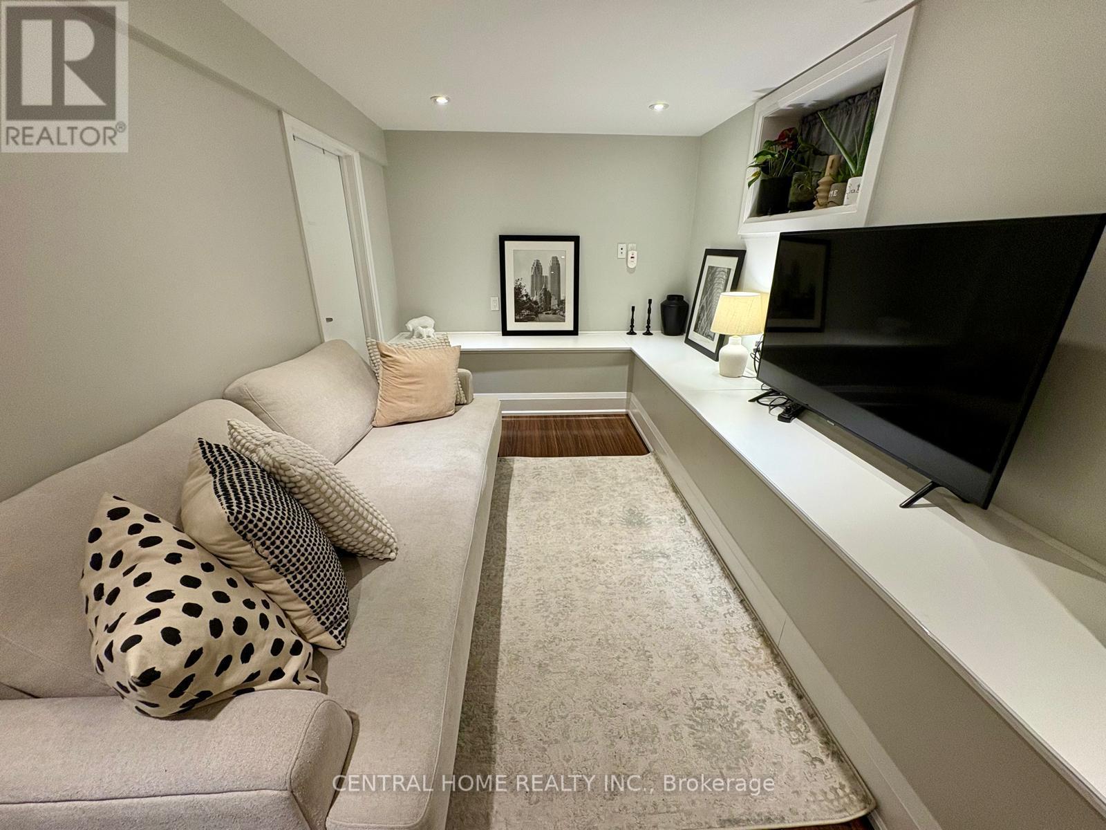 BSMT - 912 ROYAL YORK ROAD, Toronto, Ontario