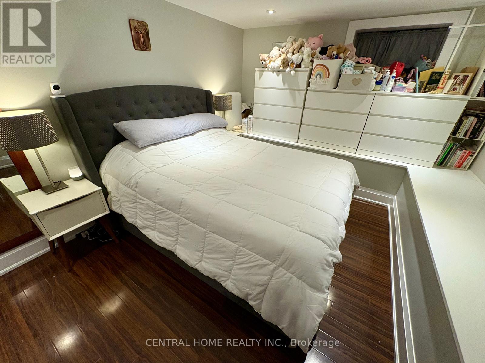 Bsmt - 912 Royal York Road, Toronto, Ontario  M8Y 2V7 - Photo 2 - W12572330