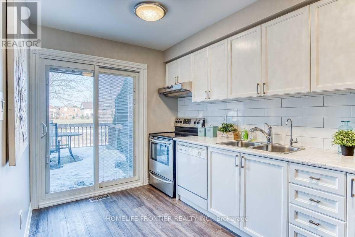 934 Cardington Street, Mississauga, Ontario  L5V 1Z8 - Photo 5 - W12572372