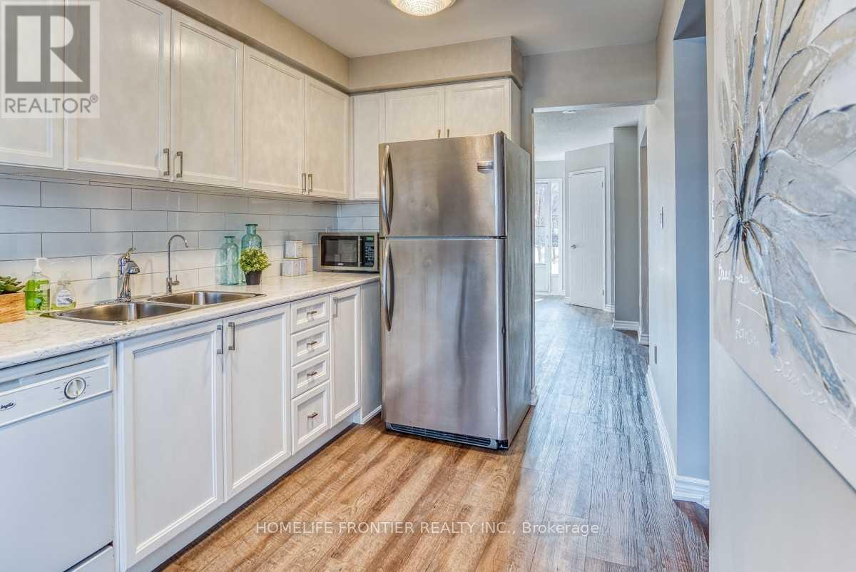 934 Cardington Street, Mississauga, Ontario  L5V 1Z8 - Photo 7 - W12572372