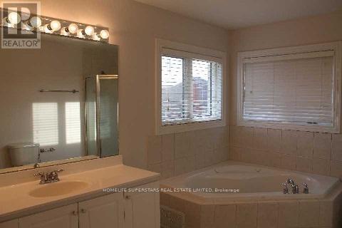 1379 Norenko Court, Mississauga, Ontario  L5V 2M8 - Photo 8 - W12572120