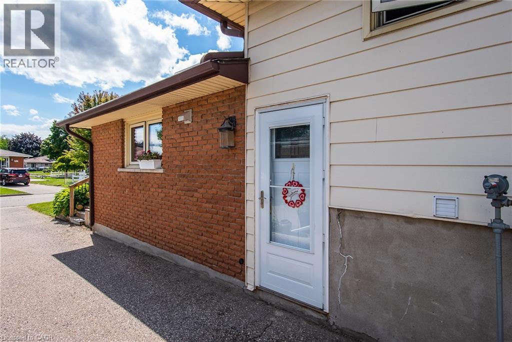 77 Roberts Crescent, Kitchener, Ontario  N2E 1A6 - Photo 5 - 40786114