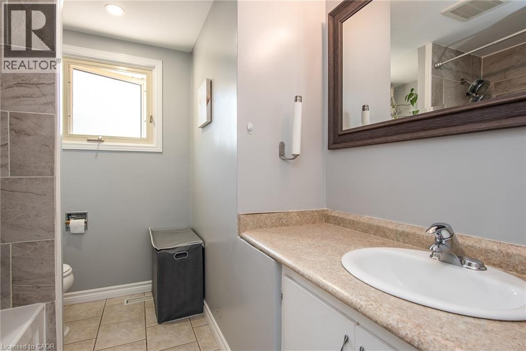 77 Roberts Crescent, Kitchener, Ontario  N2E 1A6 - Photo 23 - 40786114