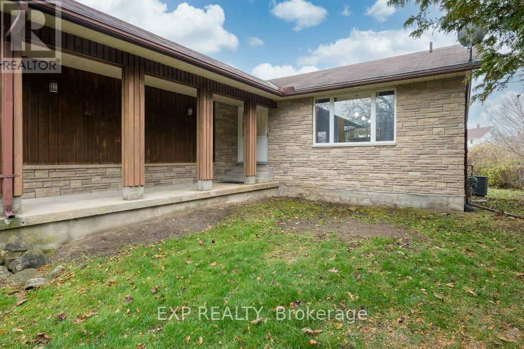 23 Panelas Crescent, Quinte West, Ontario  K8V 6A5 - Photo 3 - X12572404