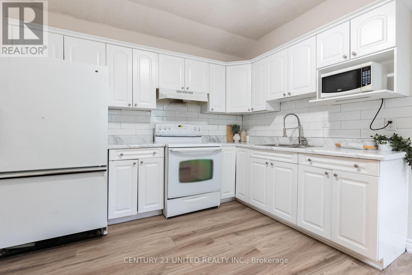 26 Park Street, Peterborough, Ontario  K9J 3V4 - Photo 15 - X12572542