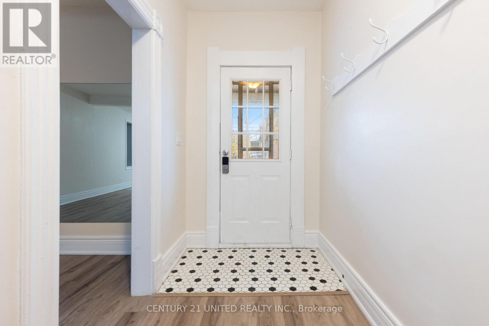 26 Park Street, Peterborough, Ontario  K9J 3V4 - Photo 5 - X12572542