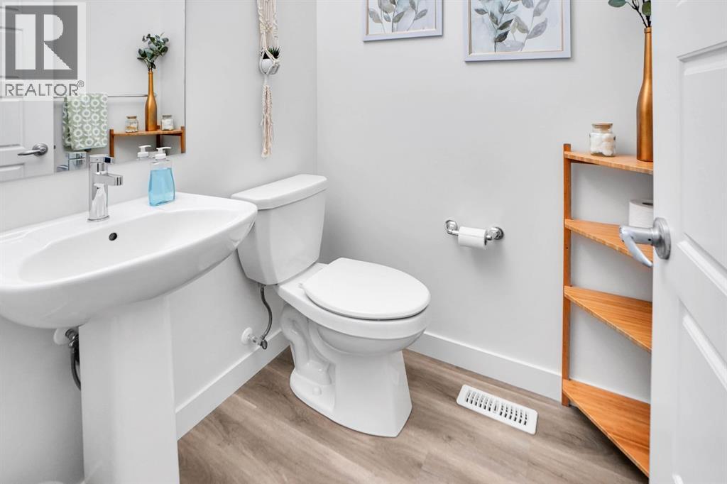 40 Belmont Heath Sw, Calgary, Alberta  T2X 4N8 - Photo 12 - A2272155