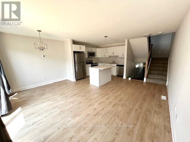 69 Whitcomb Crescent, Smiths Falls, Ontario  K7A 0A2 - Photo 3 - X12572418