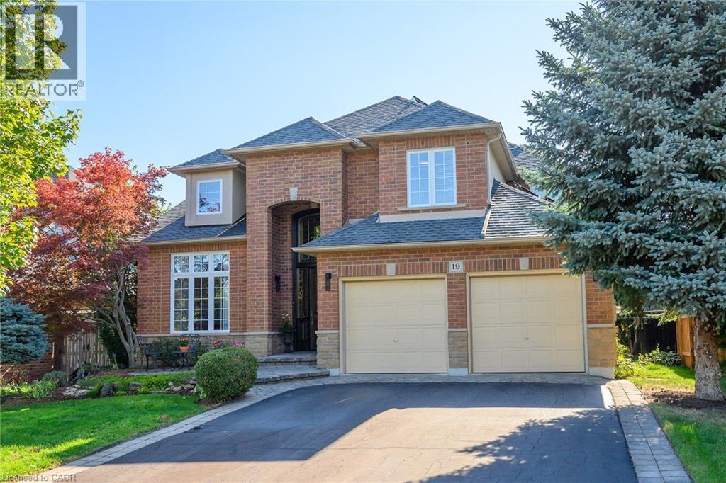 19 GOLF WOODS Drive, Grimsby, Ontario