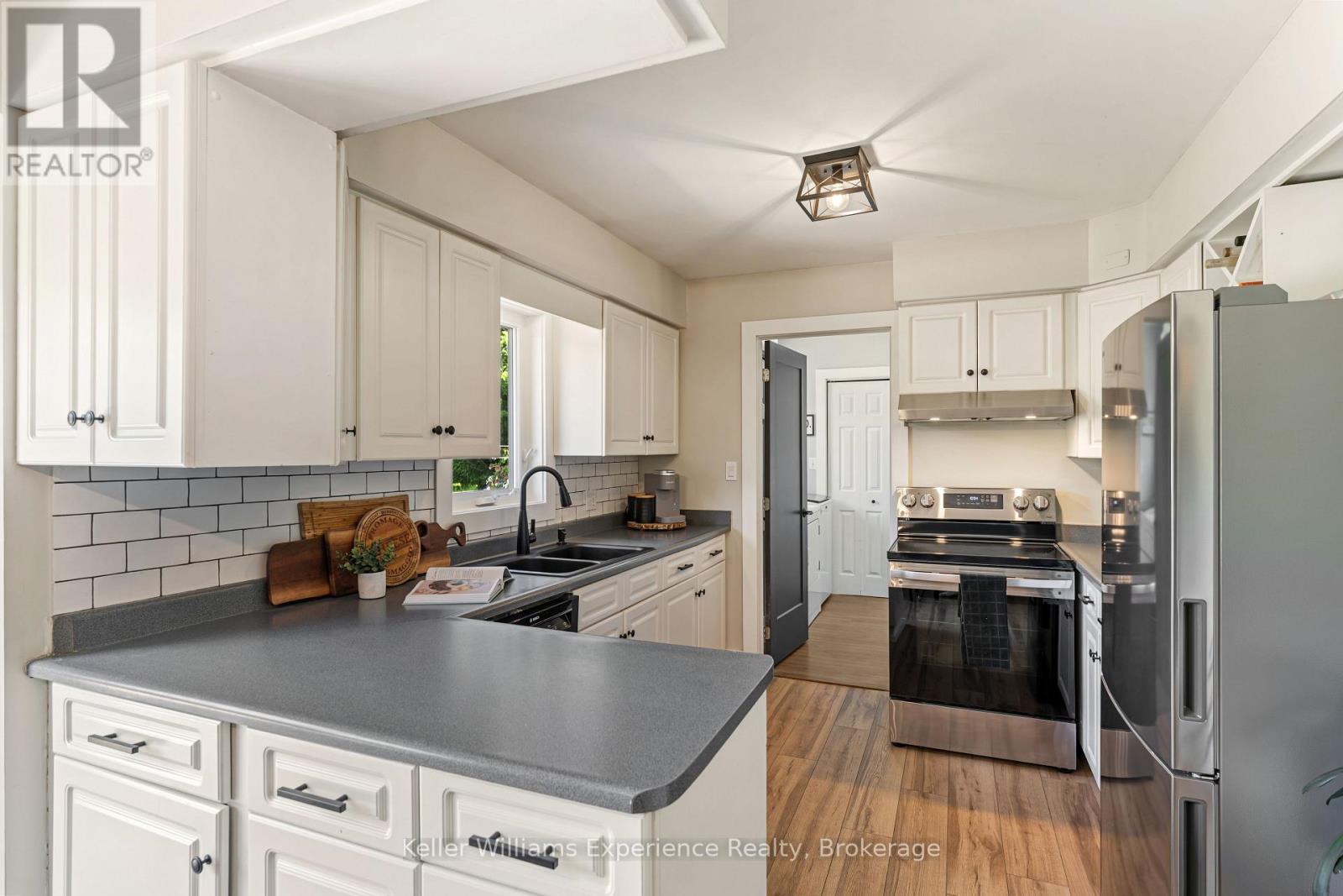 110 Mary Avenue, Georgian Bluffs, Ontario  N4K 5N5 - Photo 11 - X12572508