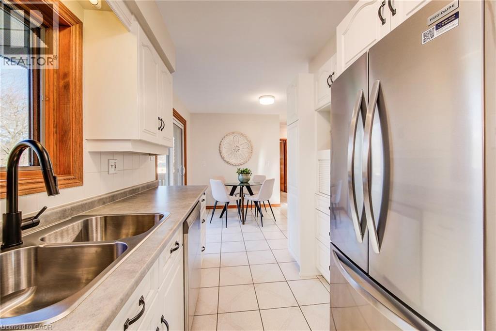 28 Peachwood Court, Kitchener, Ontario  N2B 1S6 - Photo 13 - 40790048