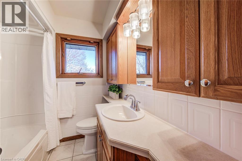 28 Peachwood Court, Kitchener, Ontario  N2B 1S6 - Photo 14 - 40790048