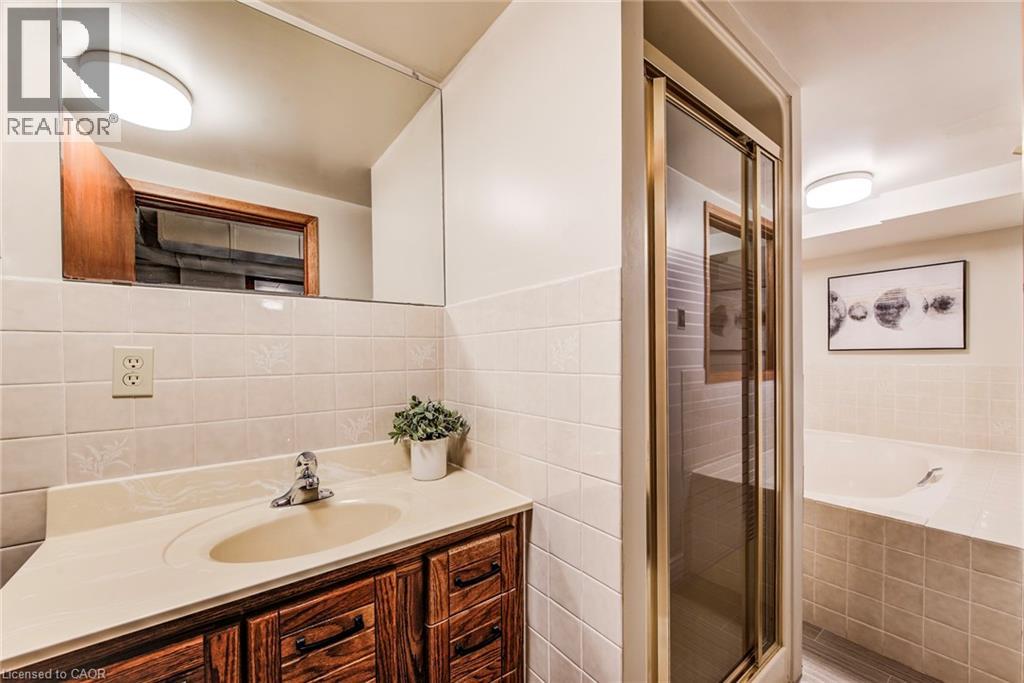 28 Peachwood Court, Kitchener, Ontario  N2B 1S6 - Photo 23 - 40790048