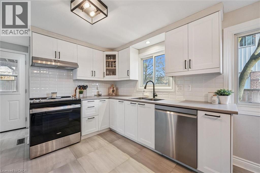 3 Briarlea Road, Guelph, Ontario  N1G 3H4 - Photo 4 - 40789926