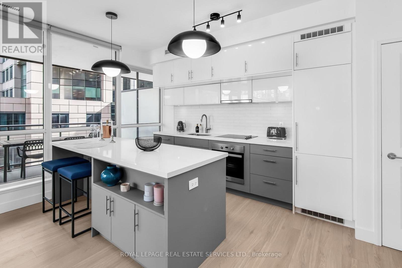 403 - 8 Mercer Street, Toronto, Ontario  M5V 0C4 - Photo 3 - C12572406