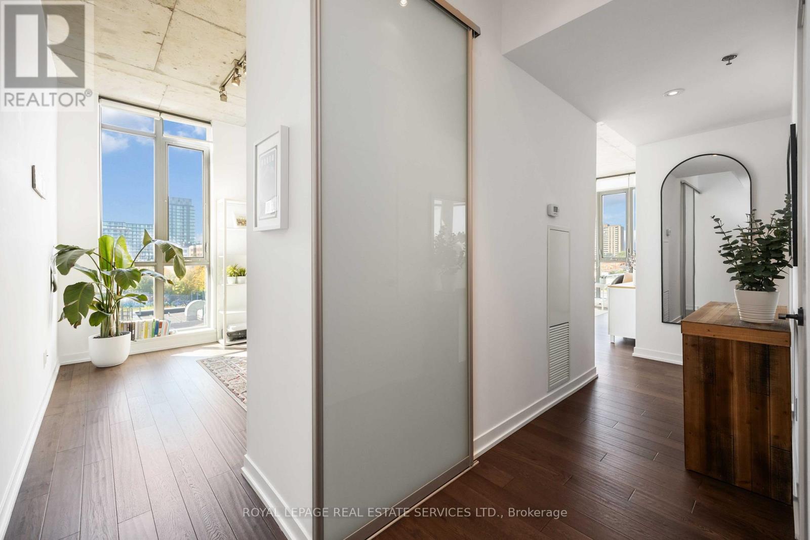 614 - 8 Gladstone Avenue, Toronto, Ontario  M6J 3K6 - Photo 7 - C12572572