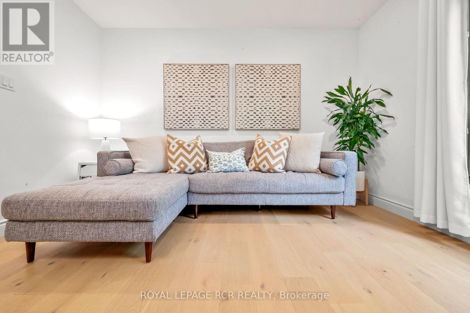 22 Arlow Road, Caledon, Ontario  L7K 0A5 - Photo 4 - W12380886