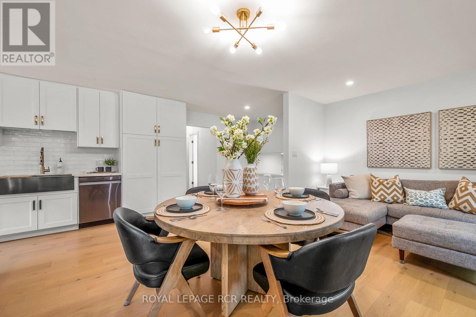 22 Arlow Road, Caledon, Ontario  L7K 0A5 - Photo 5 - W12380886