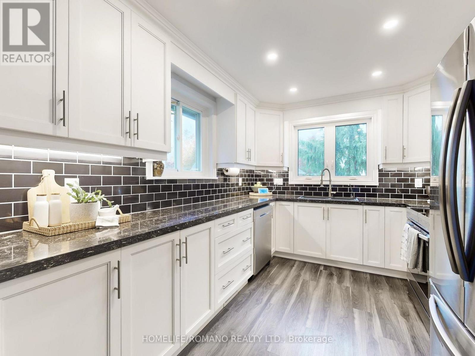 686 Irwin Crescent, Newmarket, Ontario  L3Y 5A2 - Photo 16 - N12572504