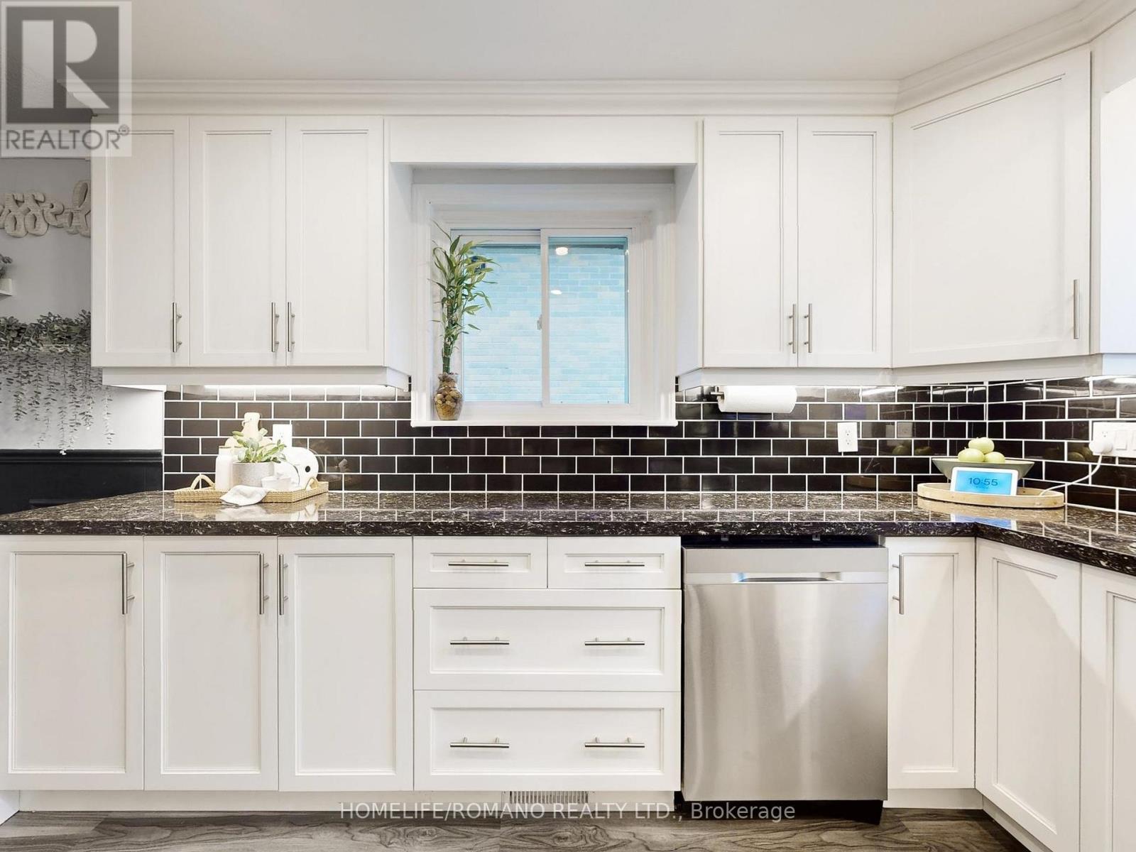 686 Irwin Crescent, Newmarket, Ontario  L3Y 5A2 - Photo 19 - N12572504