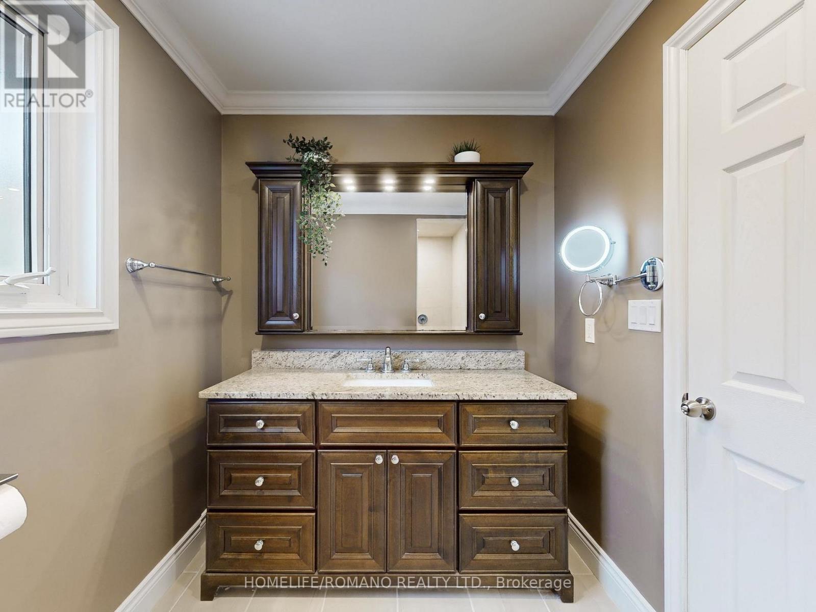 686 Irwin Crescent, Newmarket, Ontario  L3Y 5A2 - Photo 35 - N12572504